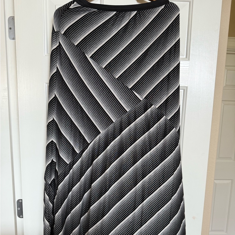 Bobeau Elegant Black & White Maxi Skirt